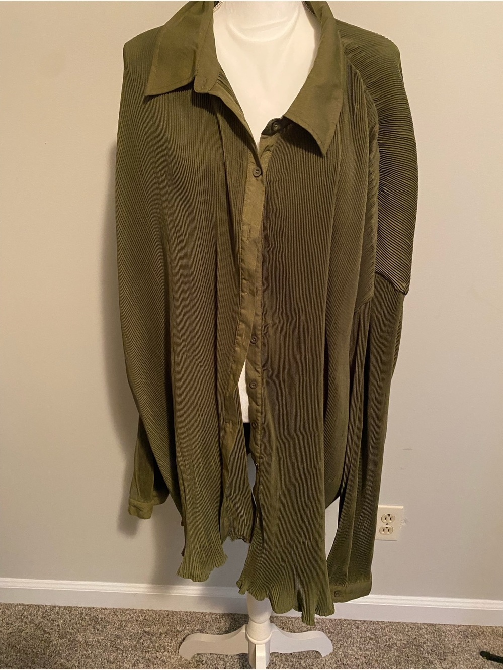 Olive Green Pleated Plisse Button-Up Blouse & Pant Set Size USA 26 NWT